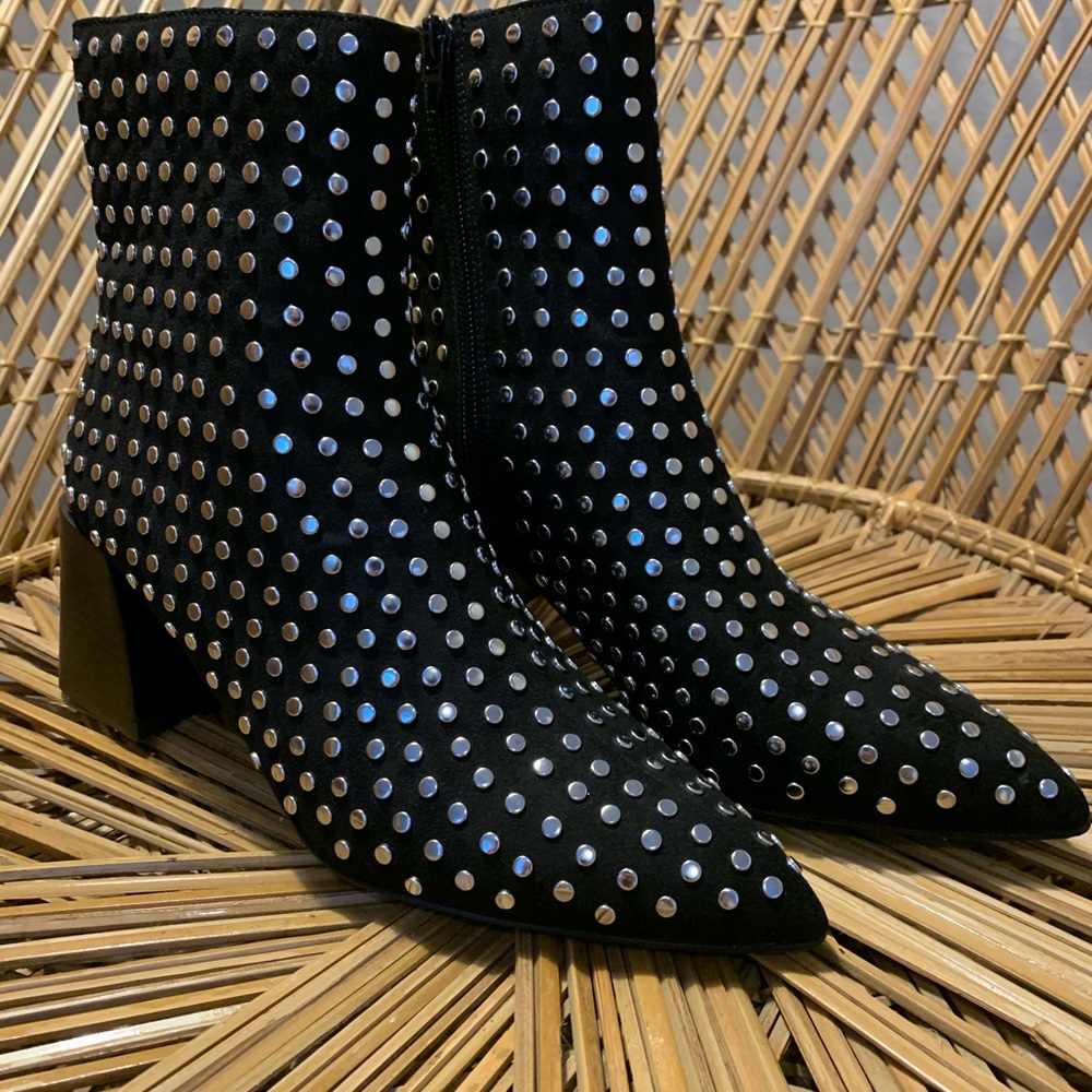 BRAND NEW! Steve Madden studded black booties